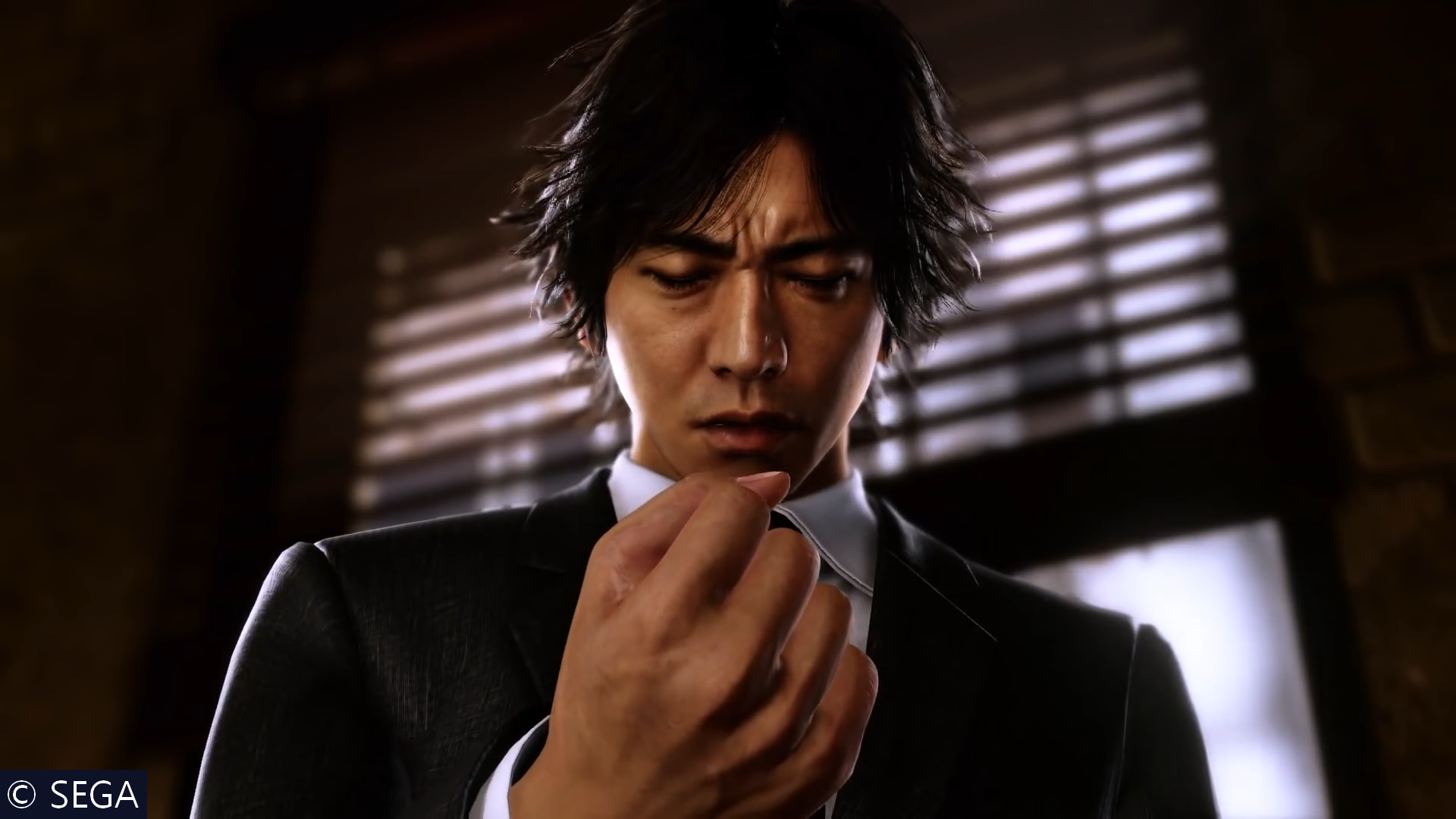 L'avocat Yagami en costume